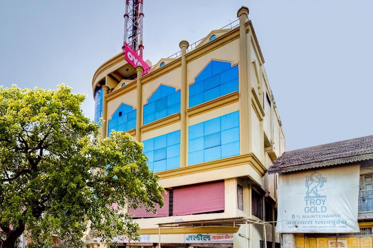 Oyo 81625 Hotel Radhika Manmad Exteriör bild